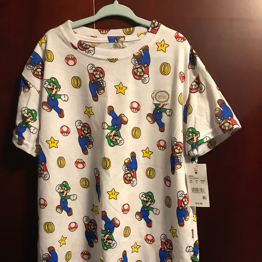 NWT official Nintendo Super Mario shirt size M